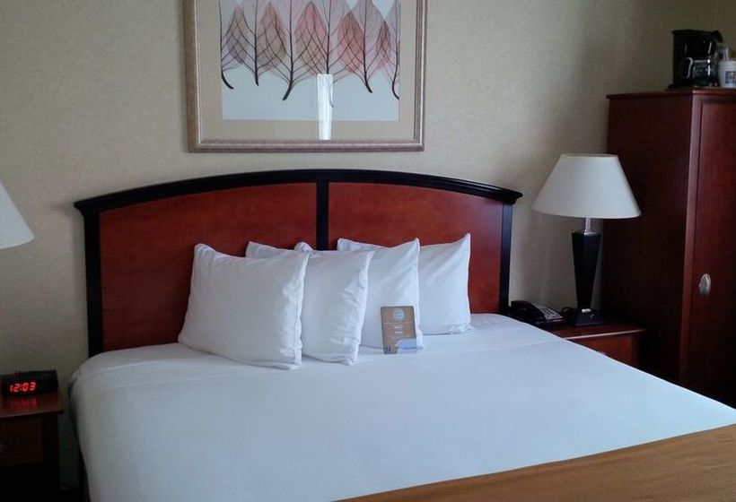 בית מלון כפרי Red Lion Inn and Suites Brooklyn