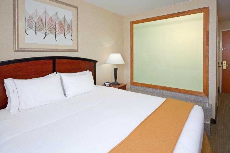 בית מלון כפרי Red Lion Inn and Suites Brooklyn