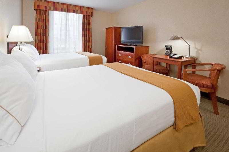 בית מלון כפרי Red Lion Inn and Suites Brooklyn