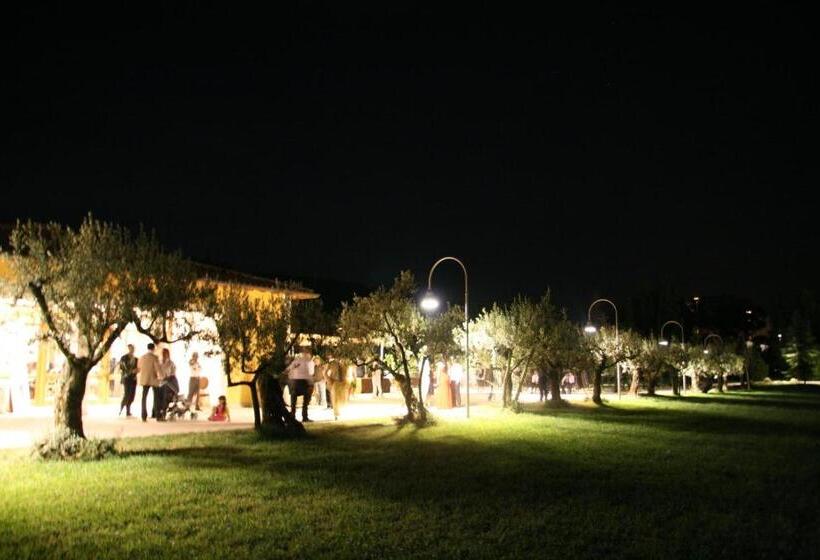 בית מלון כפרי Delfina Palace