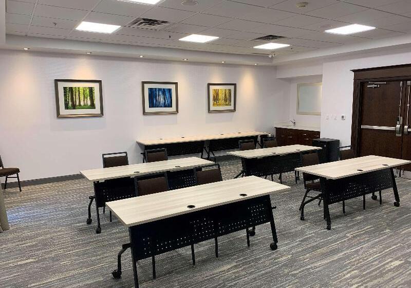 Отель Hampton Inn By Hilton London