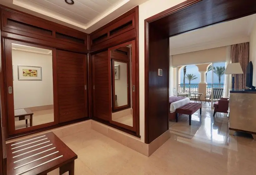 هتل Jaz Almaza Beach Resort, Almaza Bay