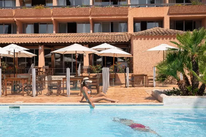 ホテル Golf Hôtel De Valescure & Spa Nuxe