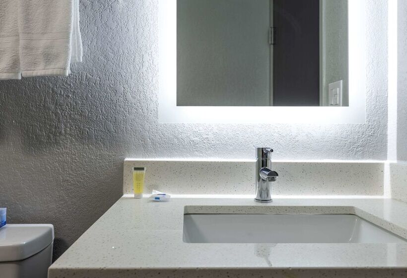 فندق Rodeway Inn & Suites Near Outlet Mall  Asheville