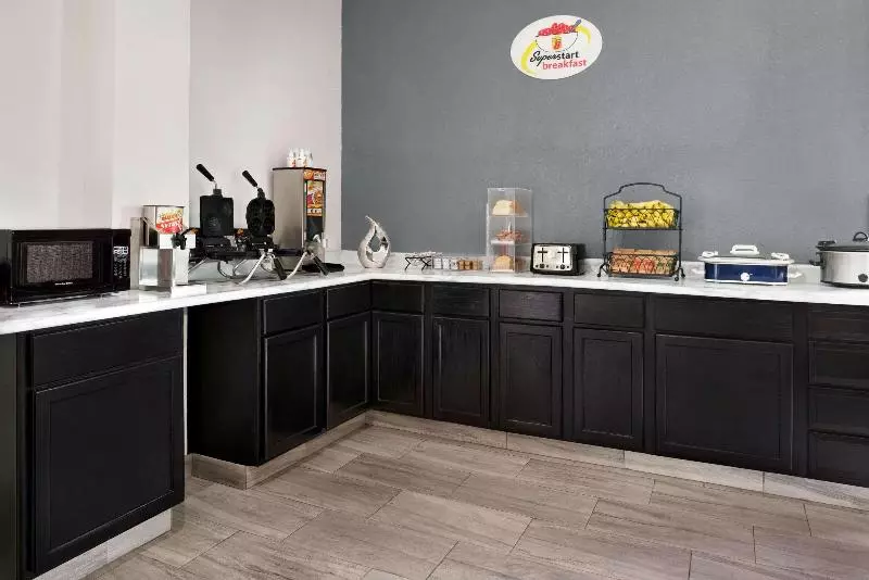 호텔 Super 8 By Wyndham Des Moines