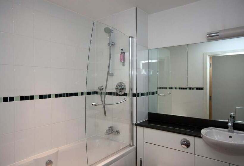 هتل The Spires Serviced Apartments Birmingham