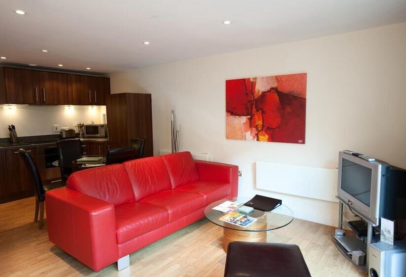 هتل The Spires Serviced Apartments Birmingham