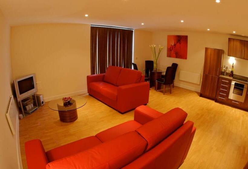 هتل The Spires Serviced Apartments Birmingham