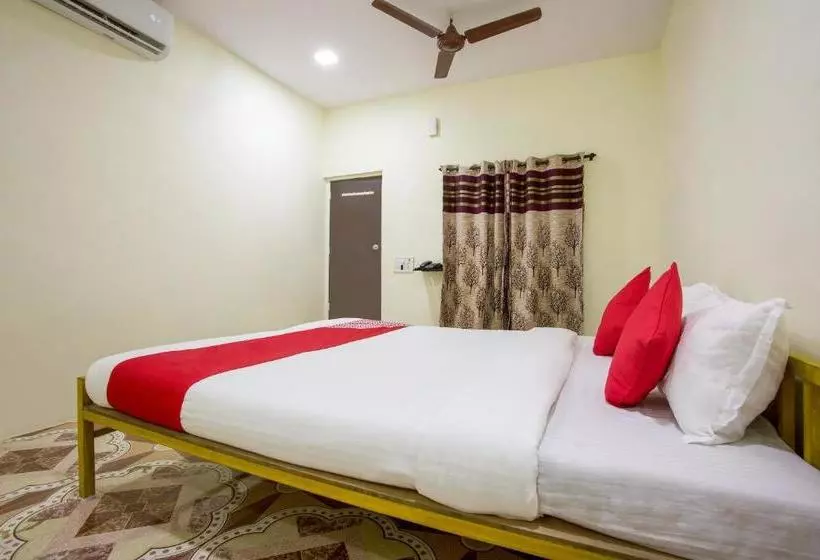Hotelli Oyo 33356 Nanas Holiday Home