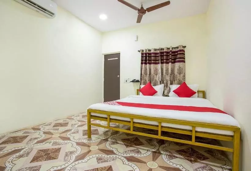 Hotelli Oyo 33356 Nanas Holiday Home