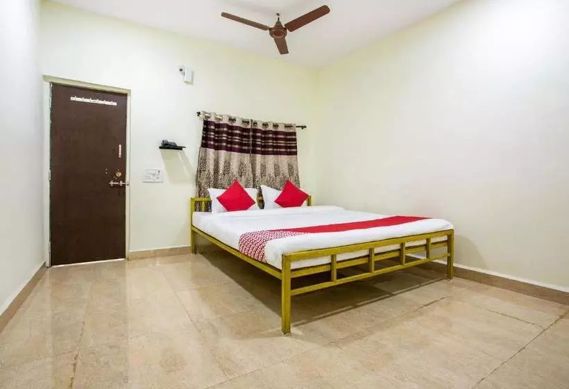 Hotelli Oyo 33356 Nanas Holiday Home