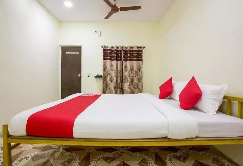 Hotelli Oyo 33356 Nanas Holiday Home