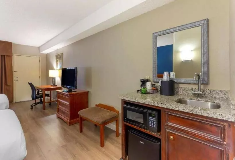 هتل Best Western Plus Cary Nc State