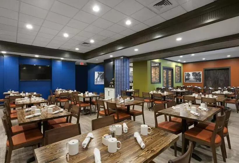 فندق Breakers Resort