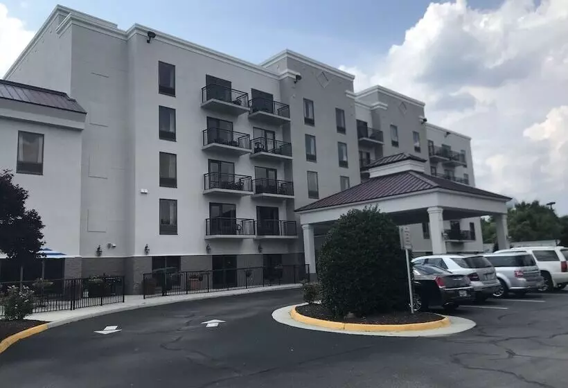 هتل Comfort Suites Southpark