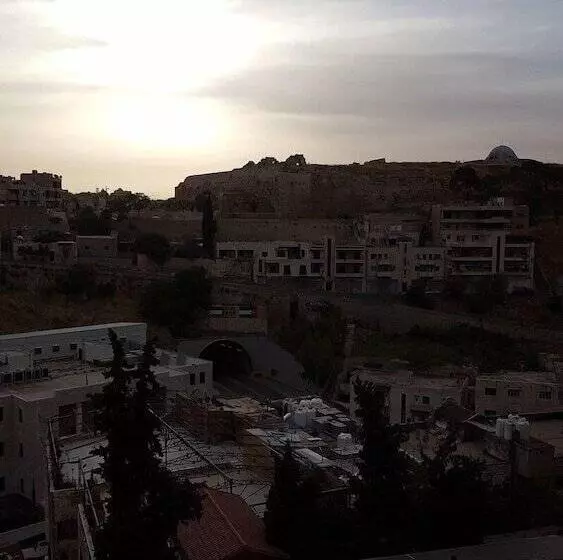 هتل The Signature