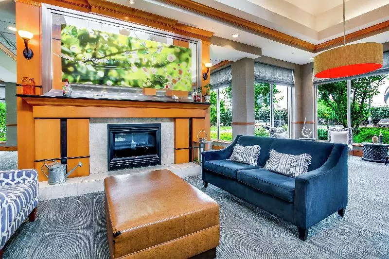 هتل Hilton Garden Inn Louisville Airport