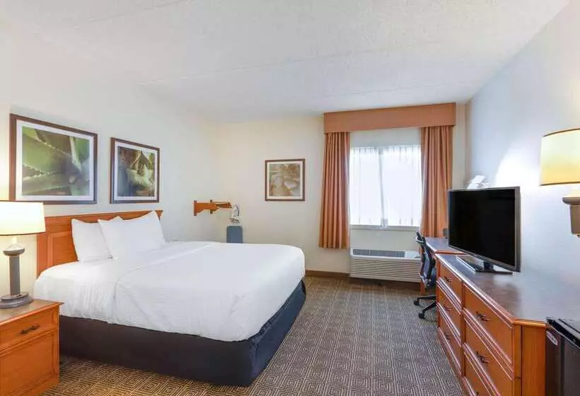 هتل La Quinta Inn & Suites By Wyndham Jacksonville Mandarin