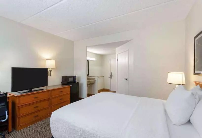 هتل La Quinta Inn & Suites By Wyndham Jacksonville Mandarin