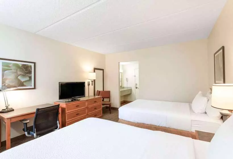 هتل La Quinta Inn & Suites By Wyndham Jacksonville Mandarin