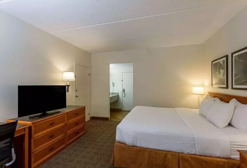 هتل La Quinta Inn & Suites By Wyndham Jacksonville Mandarin