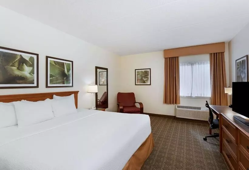 هتل La Quinta Inn & Suites By Wyndham Jacksonville Mandarin