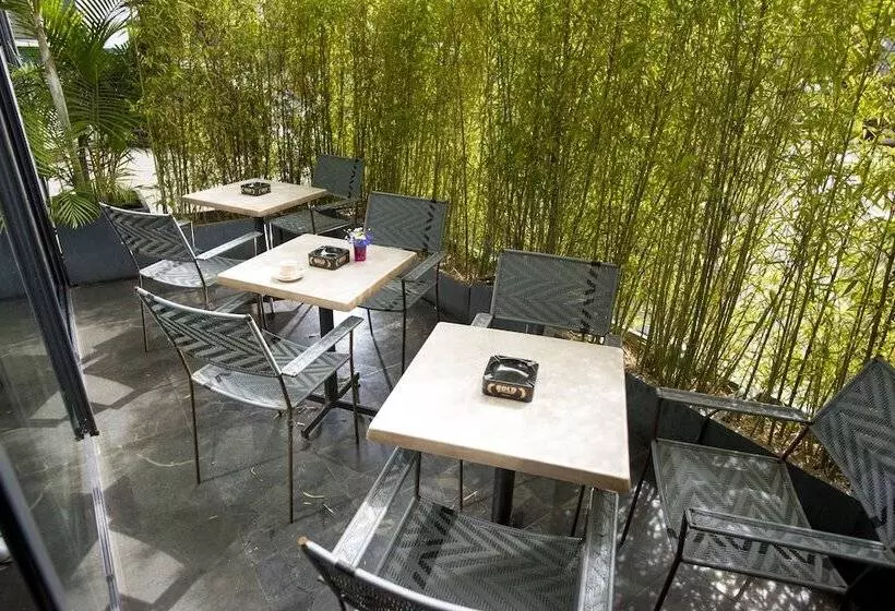 Le Louvre Hotel & Spa