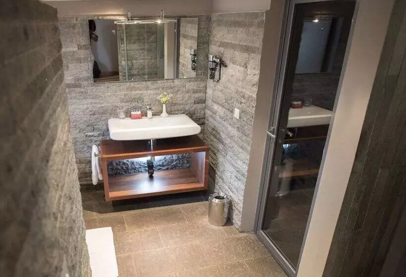 Le Louvre Hotel & Spa