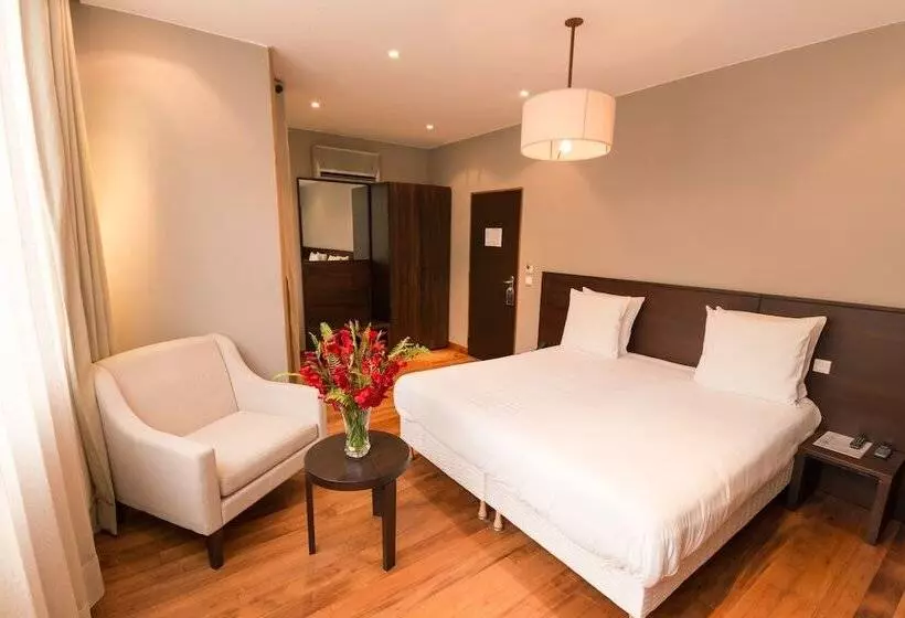 Le Louvre Hotel & Spa