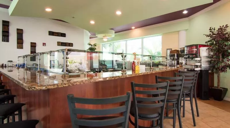 ホテル Sunset Vistas Two Bedroom Beachfront Suites