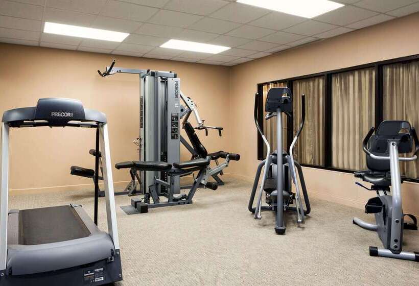 בית מלון כפרי Wingate By Wyndham Louisville East