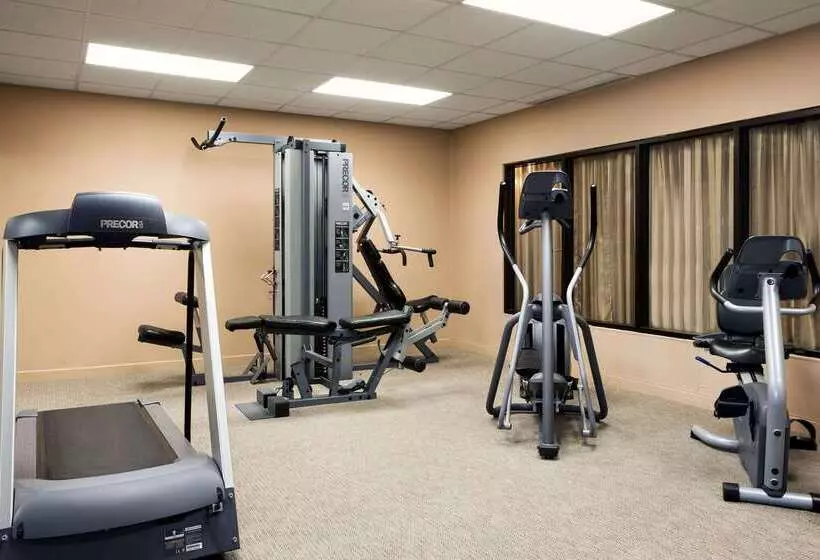 Отель Wingate By Wyndham Louisville East