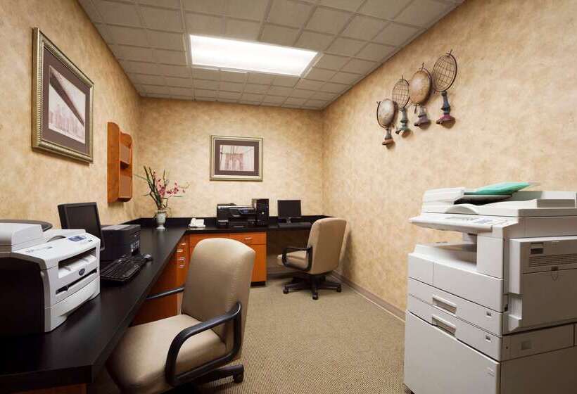 בית מלון כפרי Wingate By Wyndham Louisville East