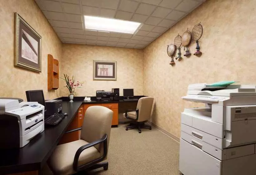 Отель Wingate By Wyndham Louisville East