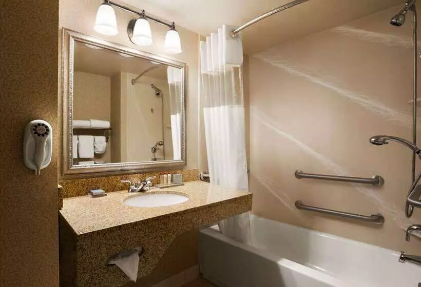 Отель Wingate By Wyndham Louisville East