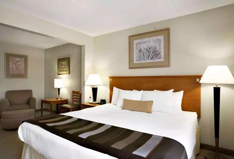 Отель Wingate By Wyndham Louisville East