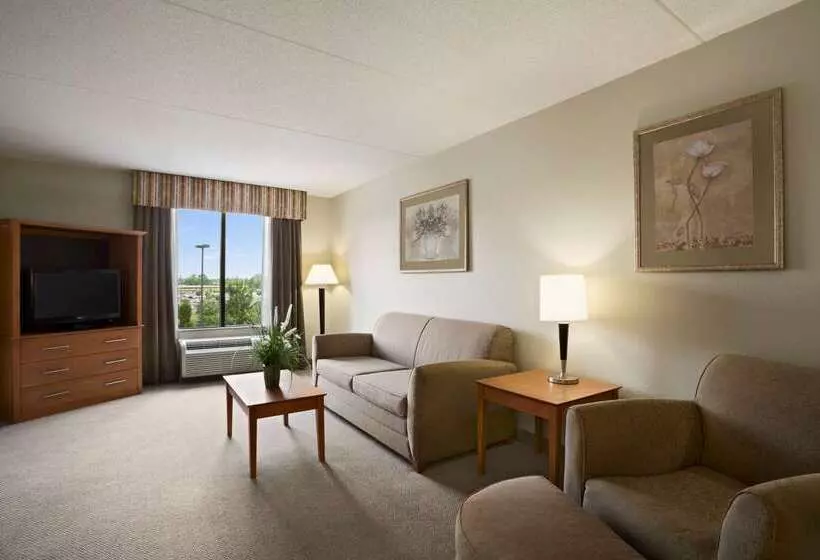 Отель Wingate By Wyndham Louisville East