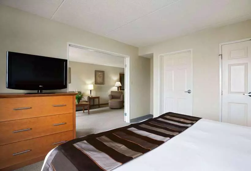 Отель Wingate By Wyndham Louisville East