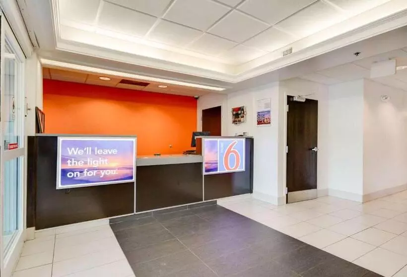 Motel 6 Montgomery, Al   Airport