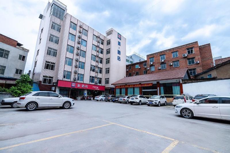 酒店 Pai S·zigong Rong County Dafosi South Bus Station