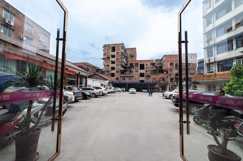 酒店 Pai S·zigong Rong County Dafosi South Bus Station
