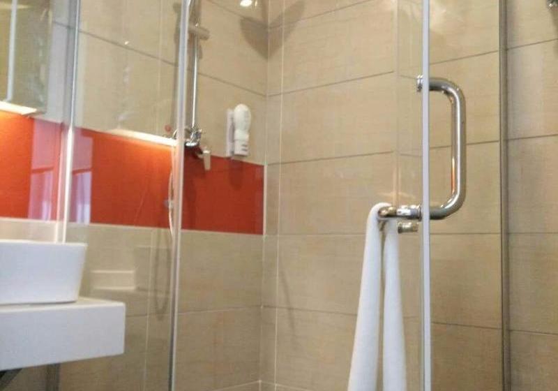 Hotel 7 Days Premium· Nanchong Railway Station