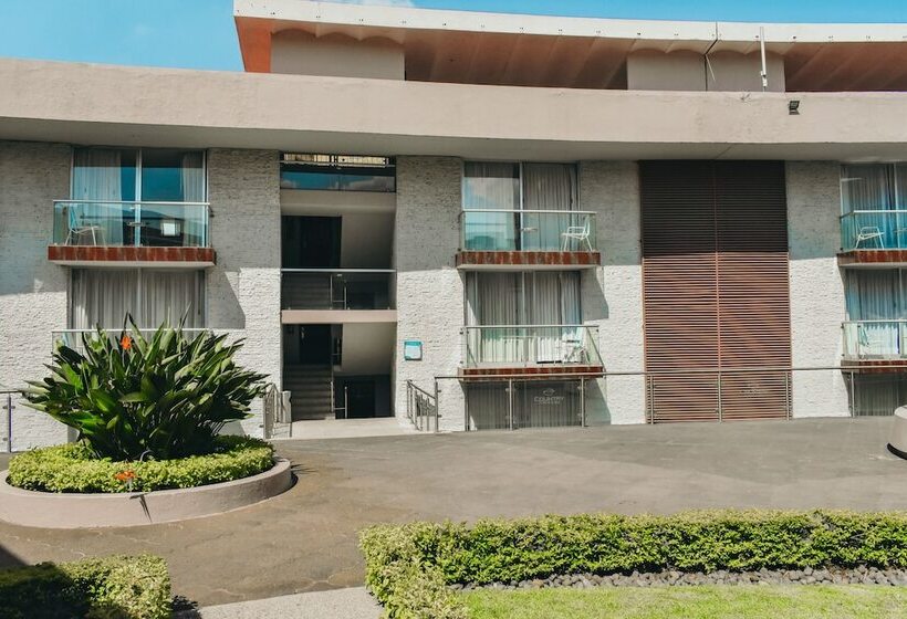 Country Hotel & Suites