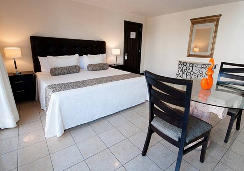 Country Hotel & Suites