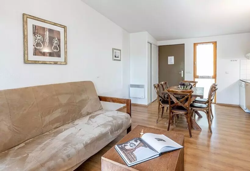 Отель Madame Vacances Les Cottages De Valjoly