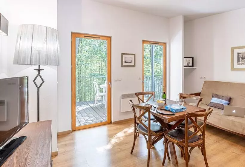 Отель Madame Vacances Les Cottages De Valjoly