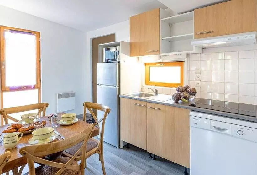 Отель Madame Vacances Les Cottages De Valjoly