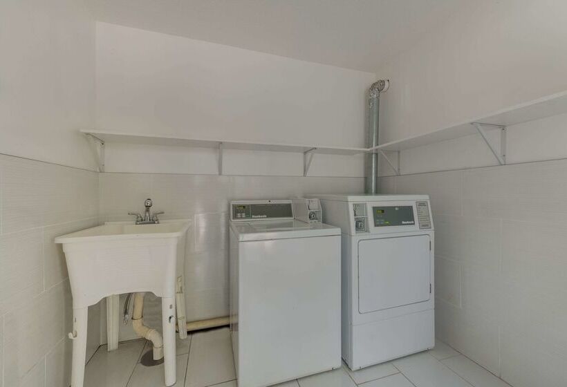 فندق Quality Inn & Suites Airport