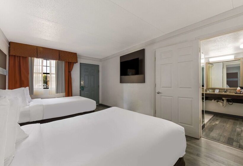 فندق Quality Inn & Suites Airport