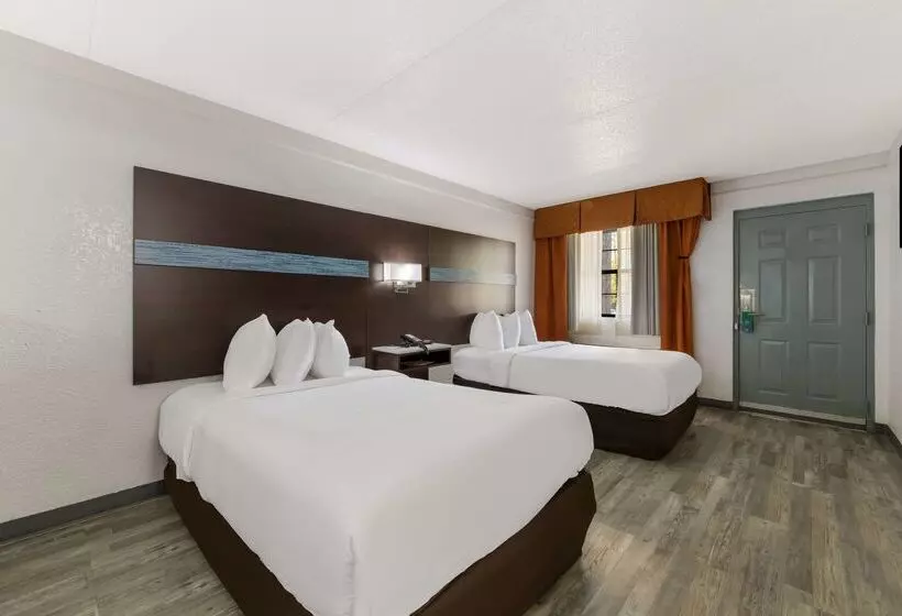 Otel Quality Inn & Suites Airport